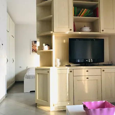 Interno 5 *